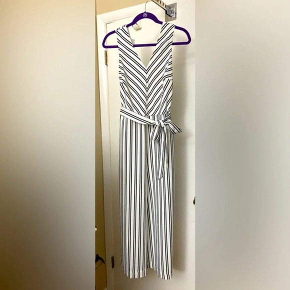 NWOT Banana Republic Wide-Leg Cropped Jumpsuit Size 4 White and Black Striped - Picture 1 of 12
